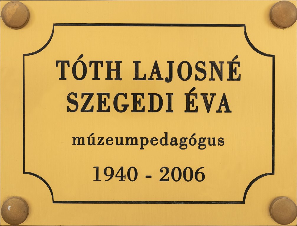 Tóth Lajosné Szegedi Éva tábla